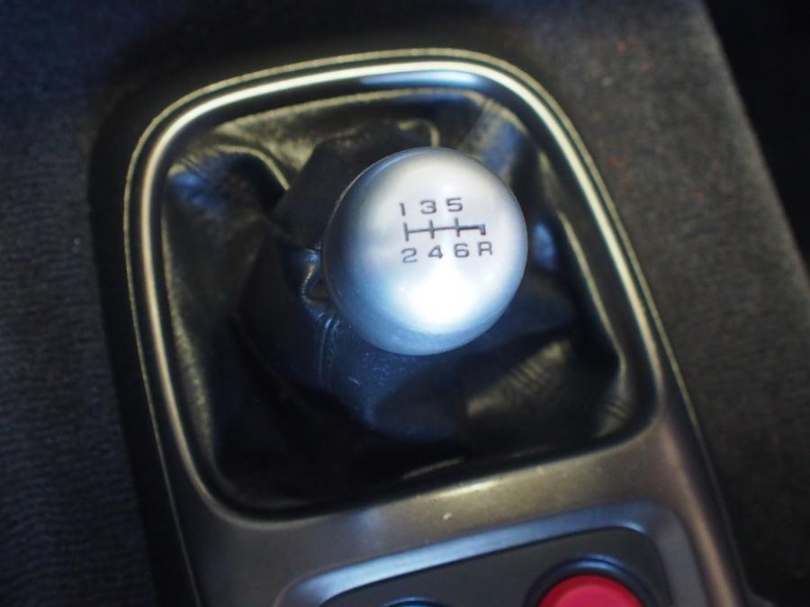 Детали интерьера Honda S2000 (AP1) 2000 года  (фото 70 из 131)
